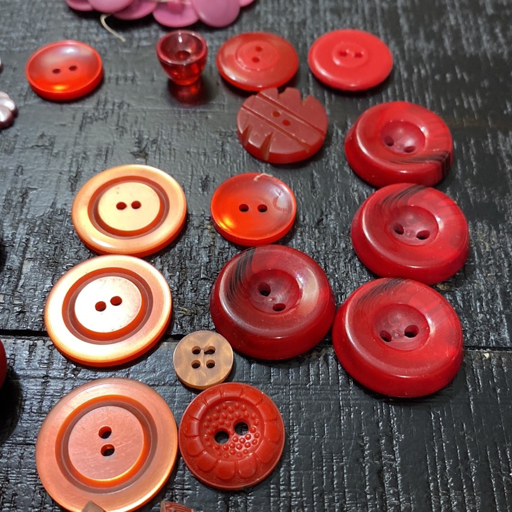 Assorted Vintage Sewing Buttons - Red & Pink Mix! - Picture 4 of 6